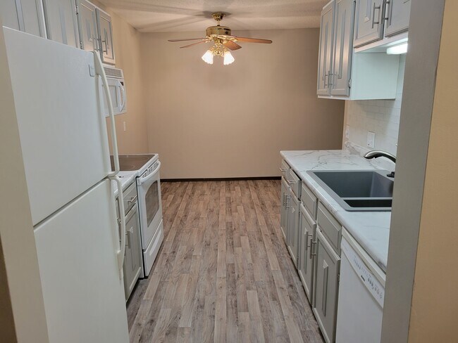 Building Photo - 3917 Heritage Hills Dr