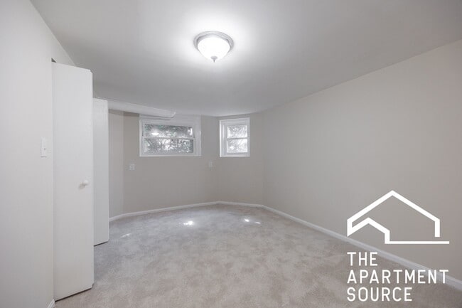 Building Photo - 2110 N Avers Ave