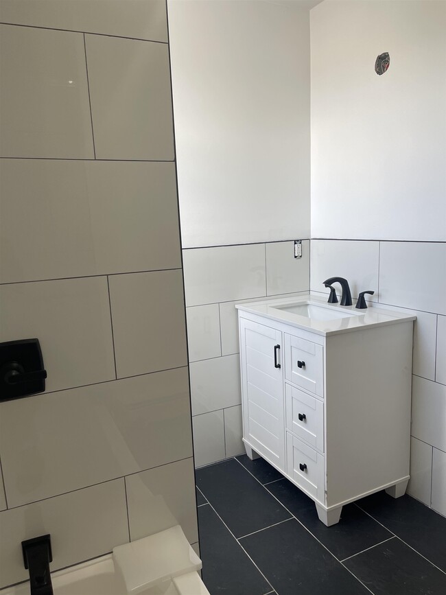 Foto del edificio - 125 Marsellus Pl