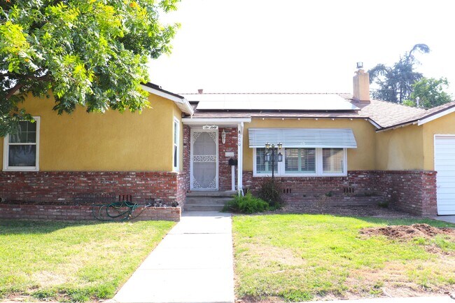 Building Photo - 660 N Hollywood Dr