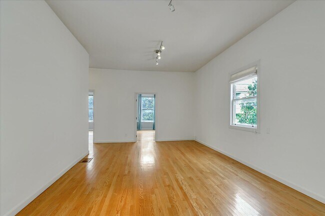 Building Photo - 37 Adair St