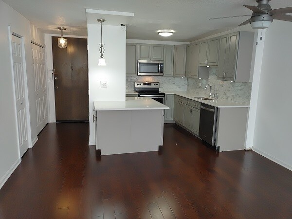 Foto del edificio - 5100 N Marine Dr