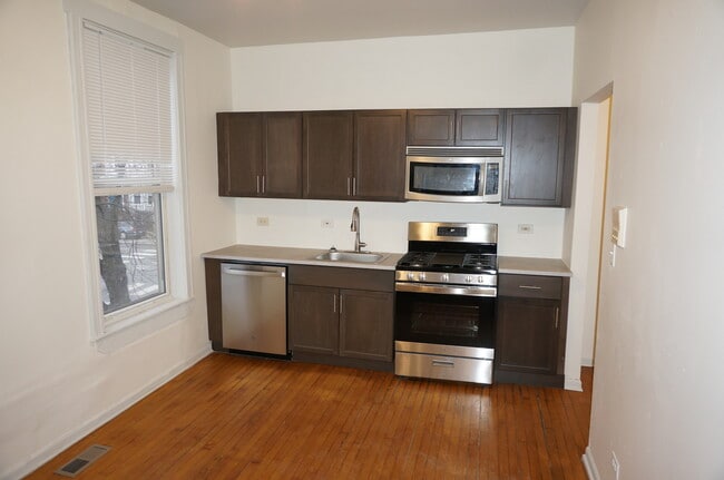 Foto del edificio - 3725 W Diversey Ave