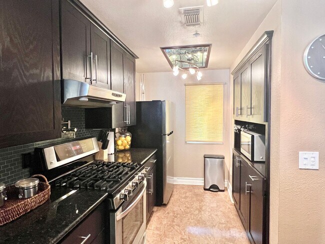 Foto del edificio - $1000 Off 1st Months Rent! Luxurious 2 Bed...