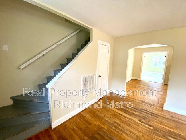 Building Photo - 208 Algiers Dr