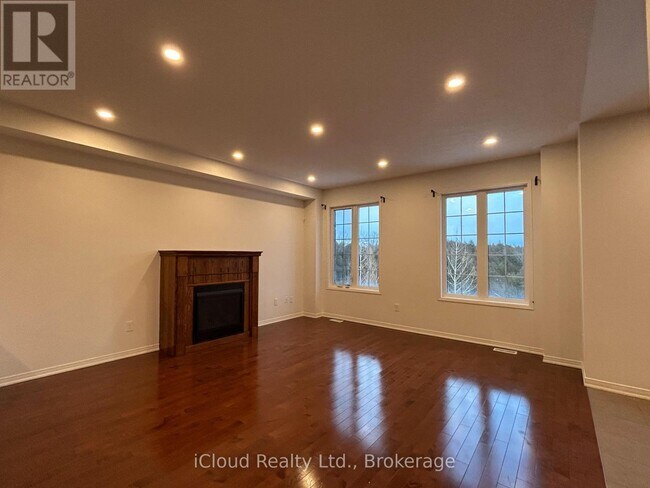 Photo du bâtiment - 2381 Secreto Dr