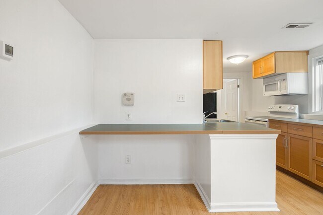 Building Photo - Cozy & Efficient 1 Bed/1 Bath in Carrboro