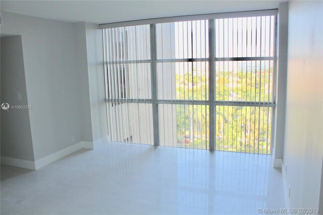 Foto del edificio - TOWER AT BISCAYNE COVE a
