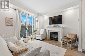 Building Photo - 20 Scrivener Square