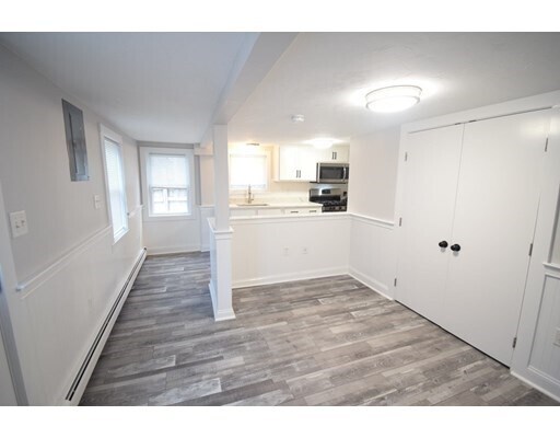 Building Photo - 76 Glades Rd