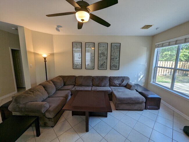 Building Photo - 1608 Sunterro Dr