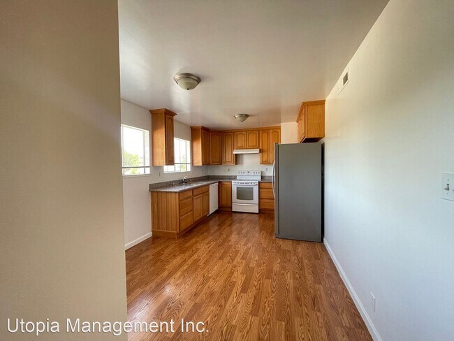 Building Photo - 3 br, 1.5 bath House - 553 Dean Street