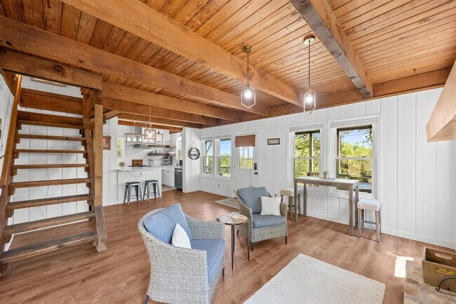 Foto del edificio - 650 Springlake Dr