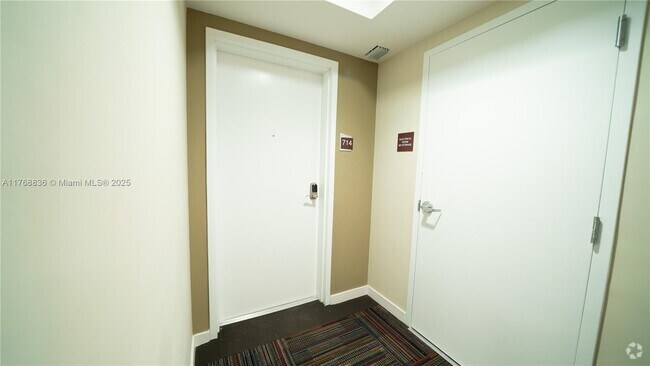 Building Photo - 7661 NW 107th Ave