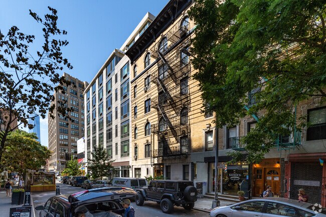 Building Photo - 57 Thompson St