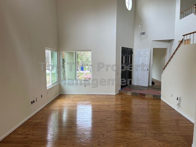 Building Photo - 1322 Calle Christopher