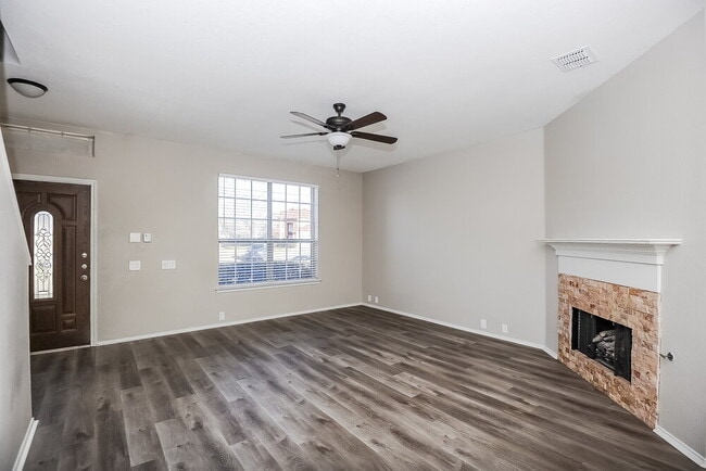 Foto del edificio - 8212 French Quarter Ln