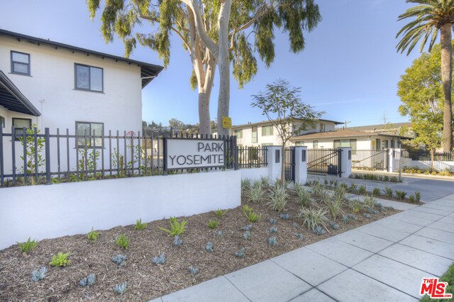 Primary Photo - 1574 Yosemite Dr