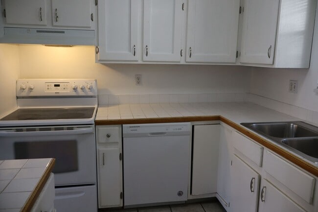 Building Photo - Fort Collins 2 Bedroom Condo – Walk to CSU!