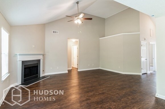 Foto del edificio - SELF TOUR NOW! - 7831 Lake Crest Way, Doug...