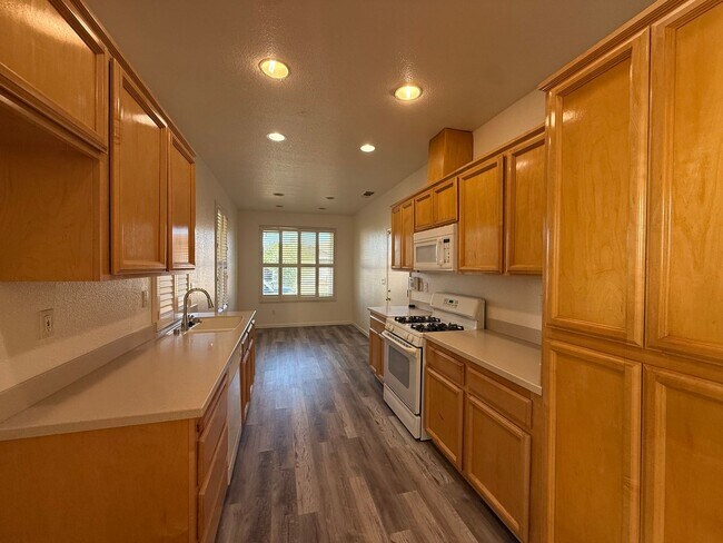 Building Photo - 3 Bed | 2 Bath | 1375 SF | 2 Car garage | Single Story  | Tenant pays $175 for WS&G