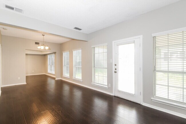 Building Photo - 6737 Moss Ln