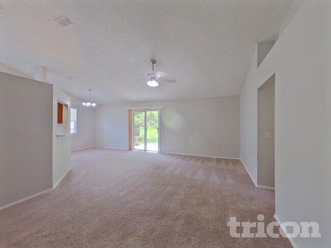 Building Photo - 635 Charles Pinckney St