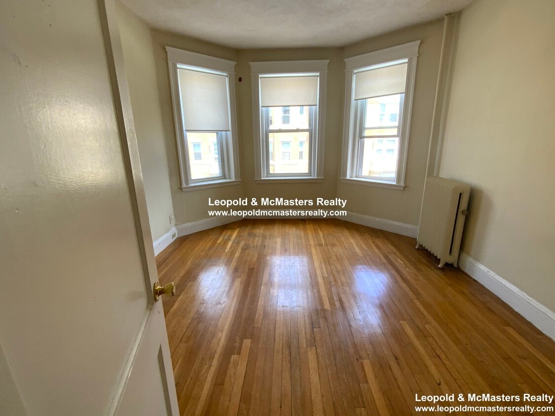 Primary Photo - 225 Kelton St