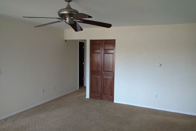 Building Photo - 2029 Sanlin Dr