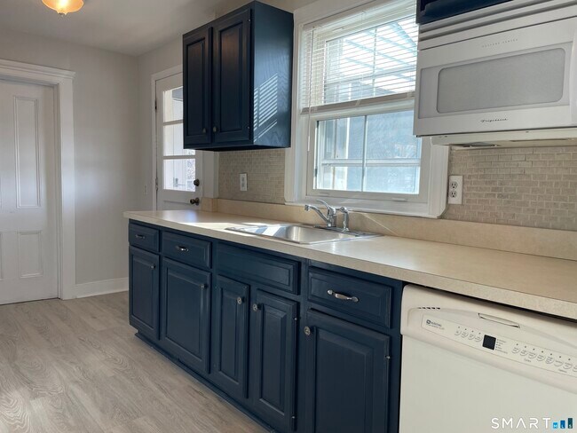 Foto del edificio - 247 East Ave