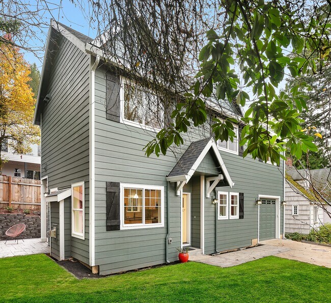 Building Photo - 9020 SW 42nd Ave