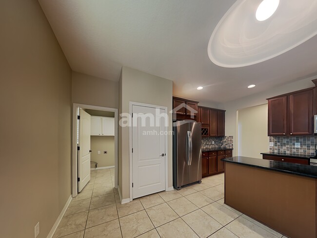Building Photo - 16017 Loneoak View Dr