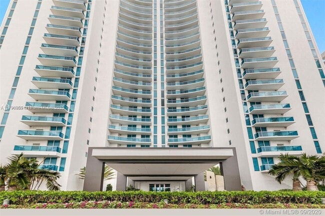 Building Photo - 2711 S Ocean Dr