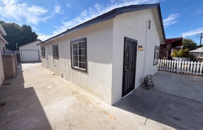 Foto del edificio - 15340 Pimenta Ave