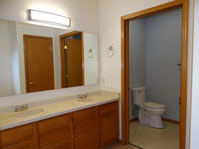 Building Photo - 301 Harbour Town Dr