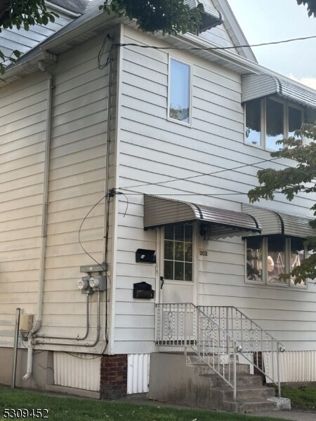 Foto del edificio - 302 Wallington Ave