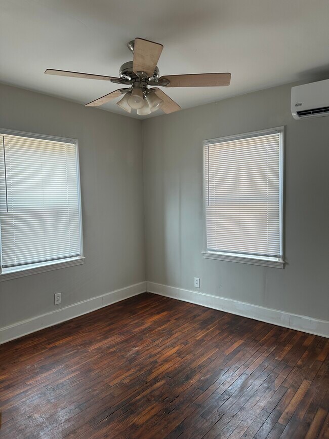Building Photo - 836 Rodey Ave