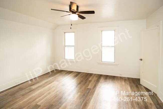 Foto del edificio - Bright 3BD UP of Multi-Family- Cleveland W...