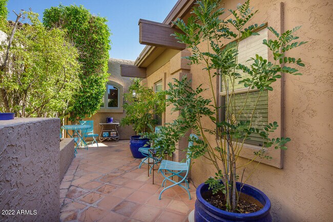 Foto del edificio - 4442 E Camelback Rd