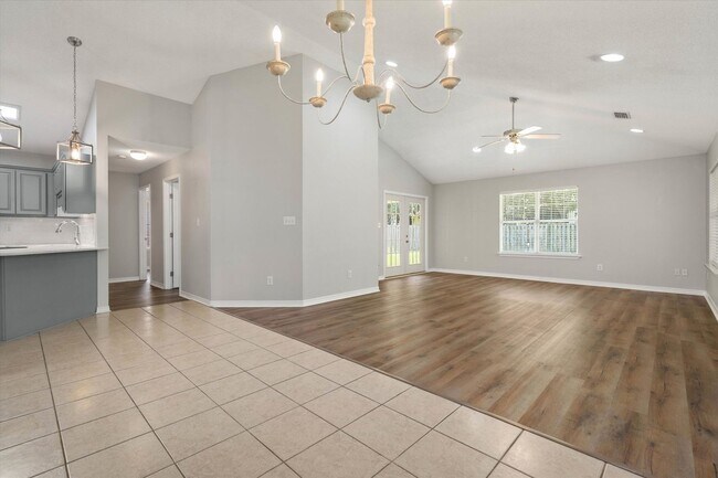 Building Photo - Updated 4-Bedroom Home with Fenced Yard, 2...
