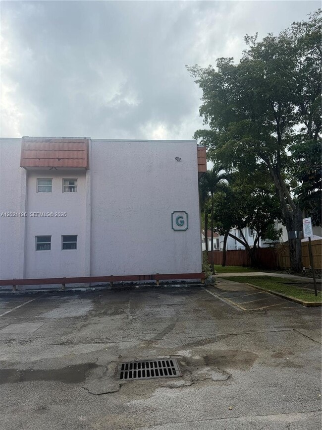 Foto del edificio - 7610 Stirling Rd