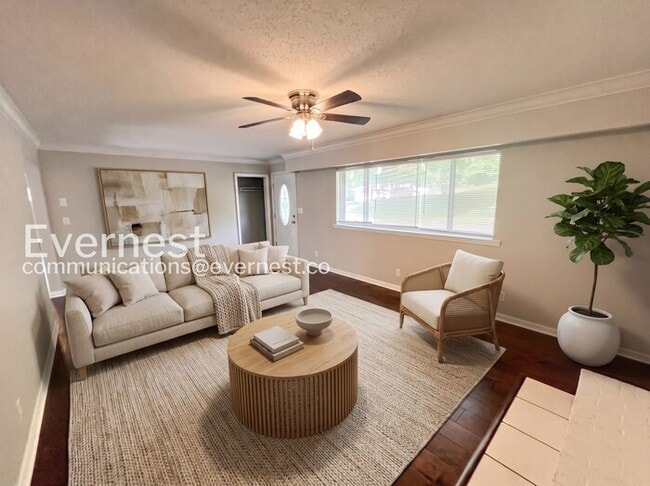 Building Photo - 5526 Crestview Dr