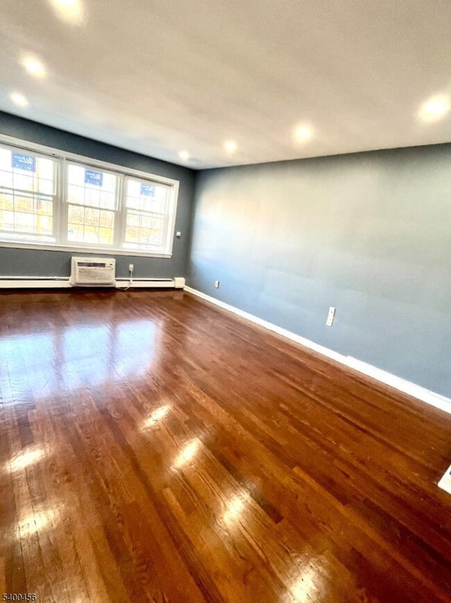 Building Photo - 565 Grove St