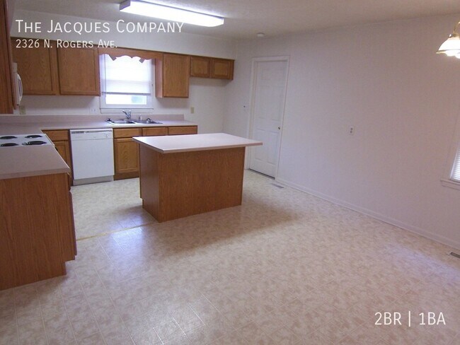 Building Photo - 2326 N Rogers Ave