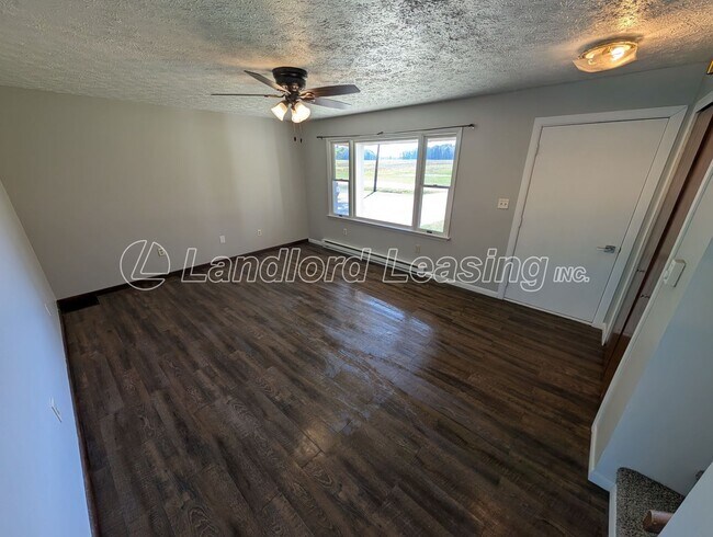 Foto del edificio - Spacious 4-Bedroom Home with Scenic Views ...