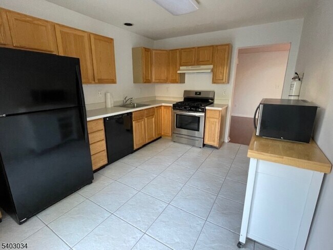 Building Photo - 33 Dorchester Dr