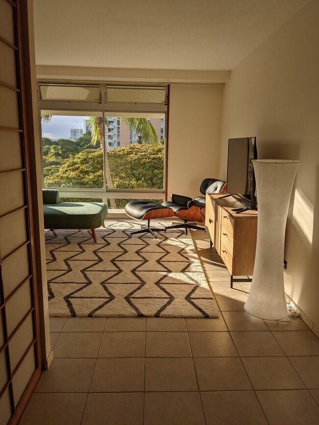 Building Photo - 1511 Nuuanu Ave
