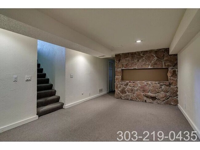 Building Photo - 2800 S Holly Plz