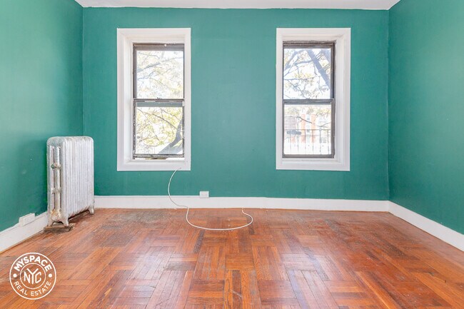 Building Photo - 401 E 21st St