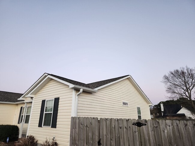 Building Photo - Sneads Ferry charm in Justice Farms